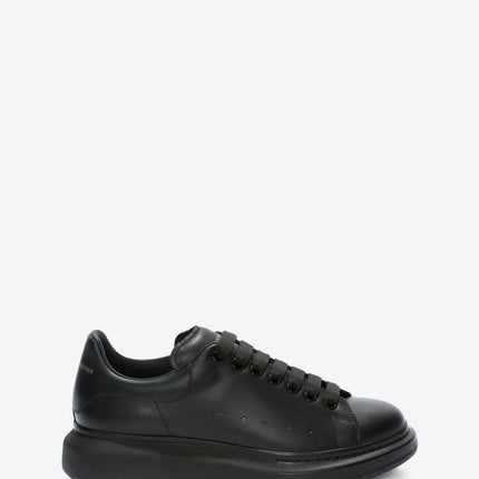 Alexander McQueen Oversized Sneaker in Black - THE LIMITED CLUB